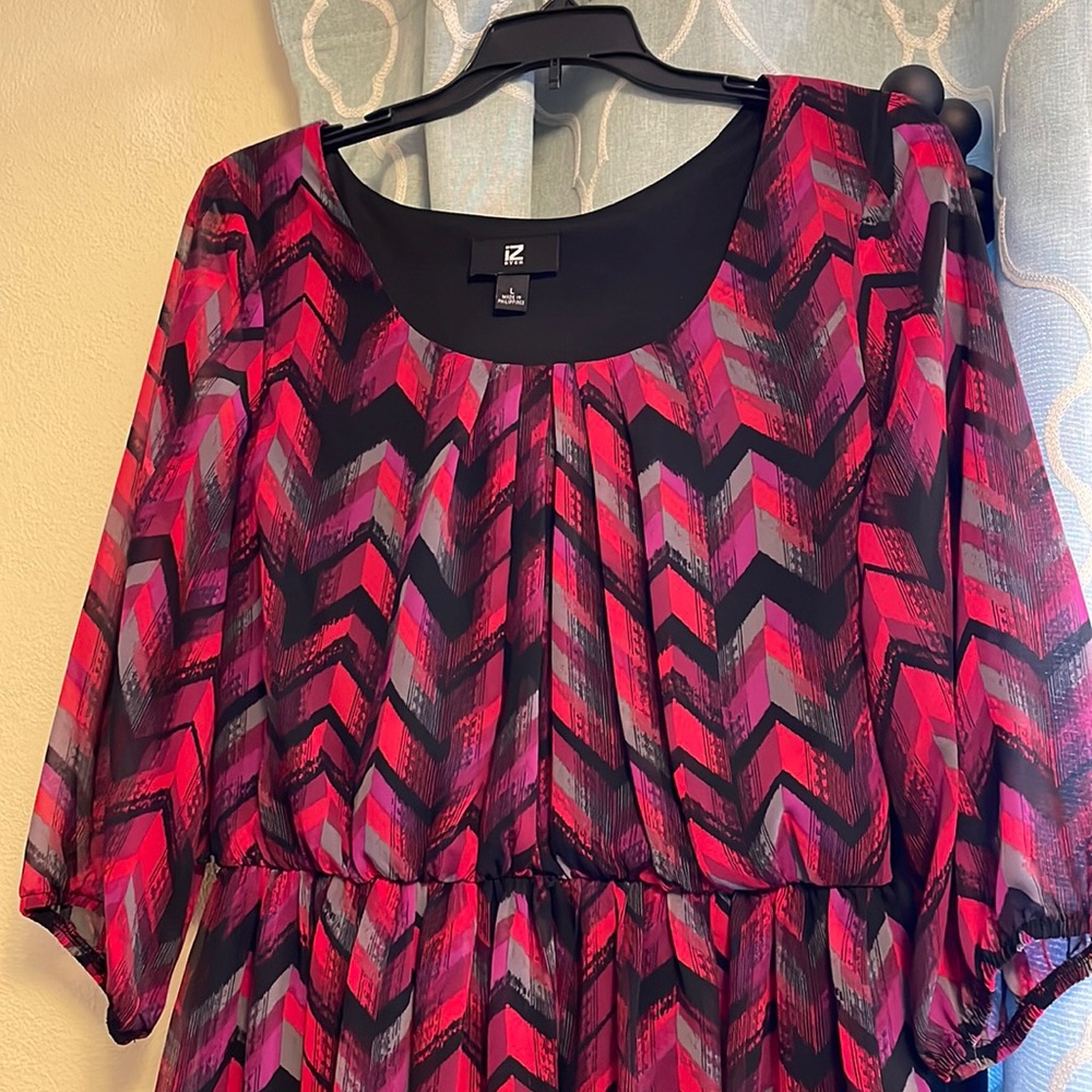 Chevron patterned fully-lined, flowy sheer 3/4 sleeve midi dress